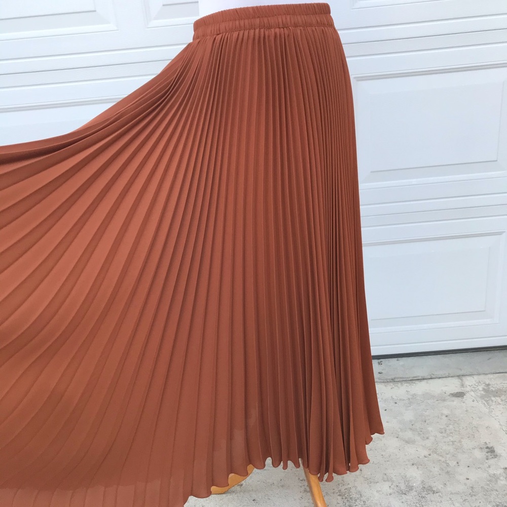 Custom made Pleated skirt in Tabacco/burnt orange
